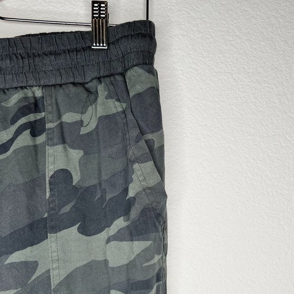 SPLENDID Classic Camo Joggers - Picture 4 of 5